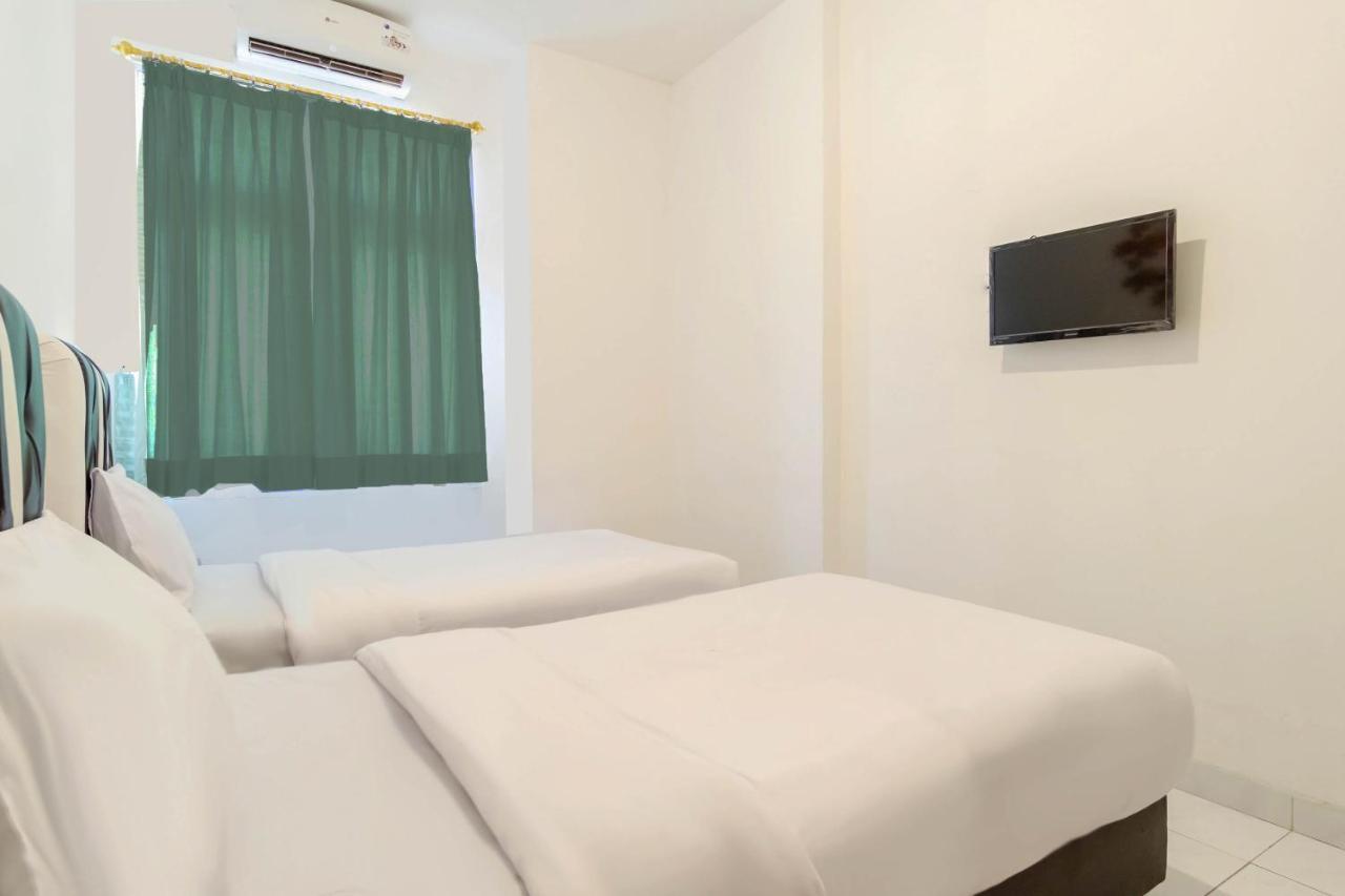 ホテル Oyo Living 2843 Raz House Syariah メダン エクステリア 写真