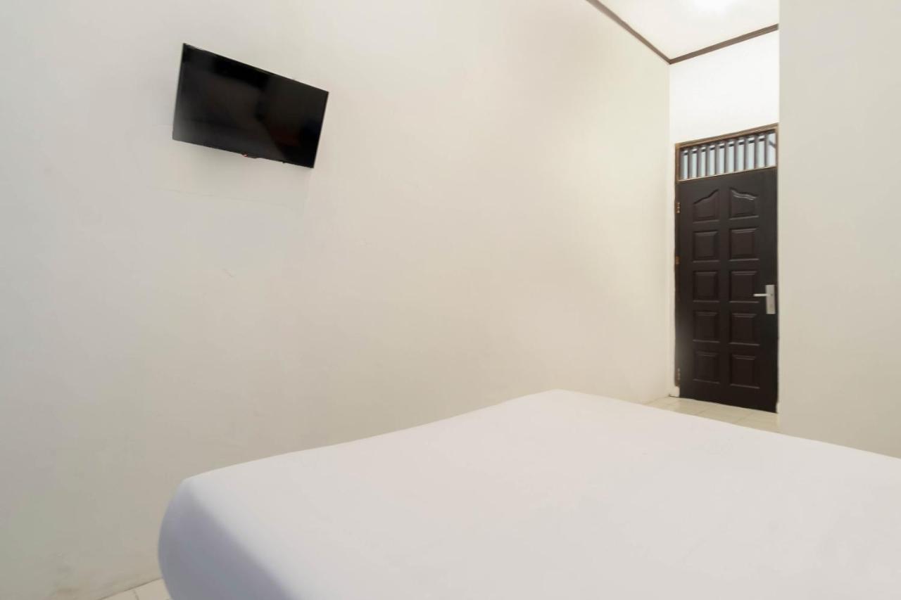 ホテル Oyo Living 2843 Raz House Syariah メダン エクステリア 写真