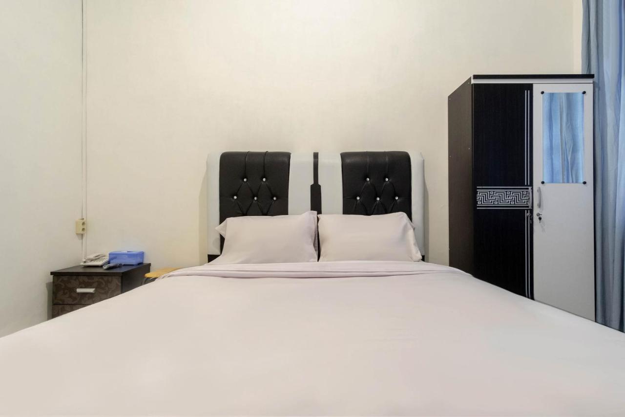 ホテル Oyo Living 2843 Raz House Syariah メダン エクステリア 写真