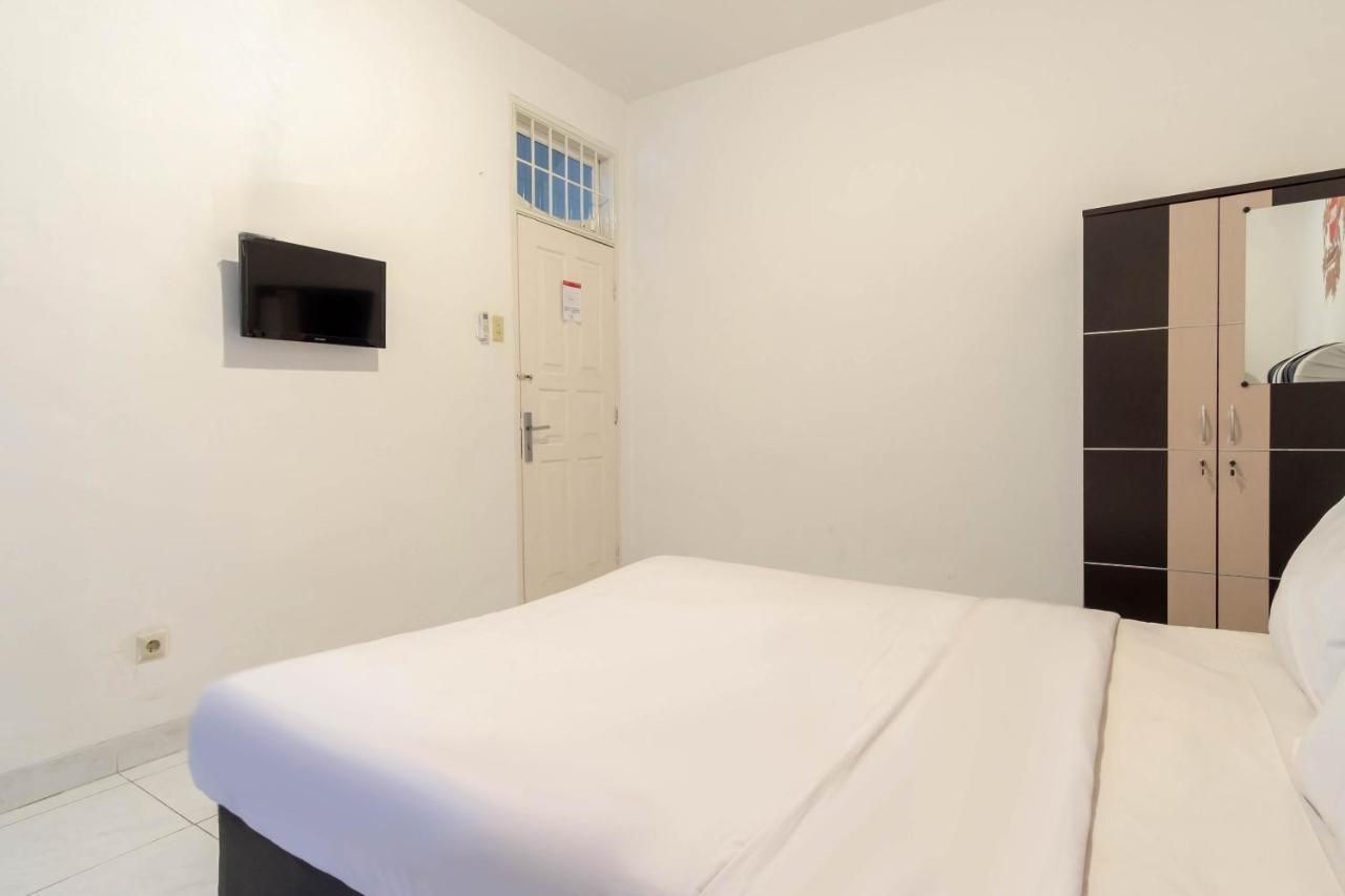 ホテル Oyo Living 2843 Raz House Syariah メダン エクステリア 写真