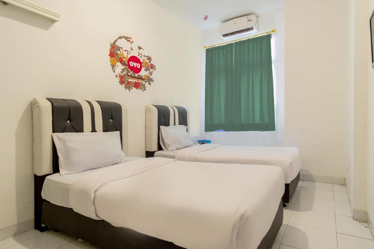 ホテル Oyo Living 2843 Raz House Syariah メダン エクステリア 写真