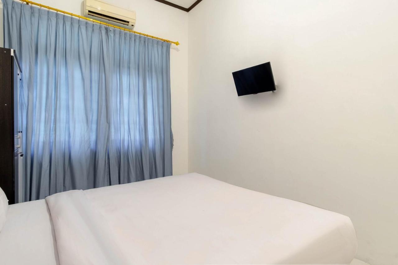 ホテル Oyo Living 2843 Raz House Syariah メダン エクステリア 写真