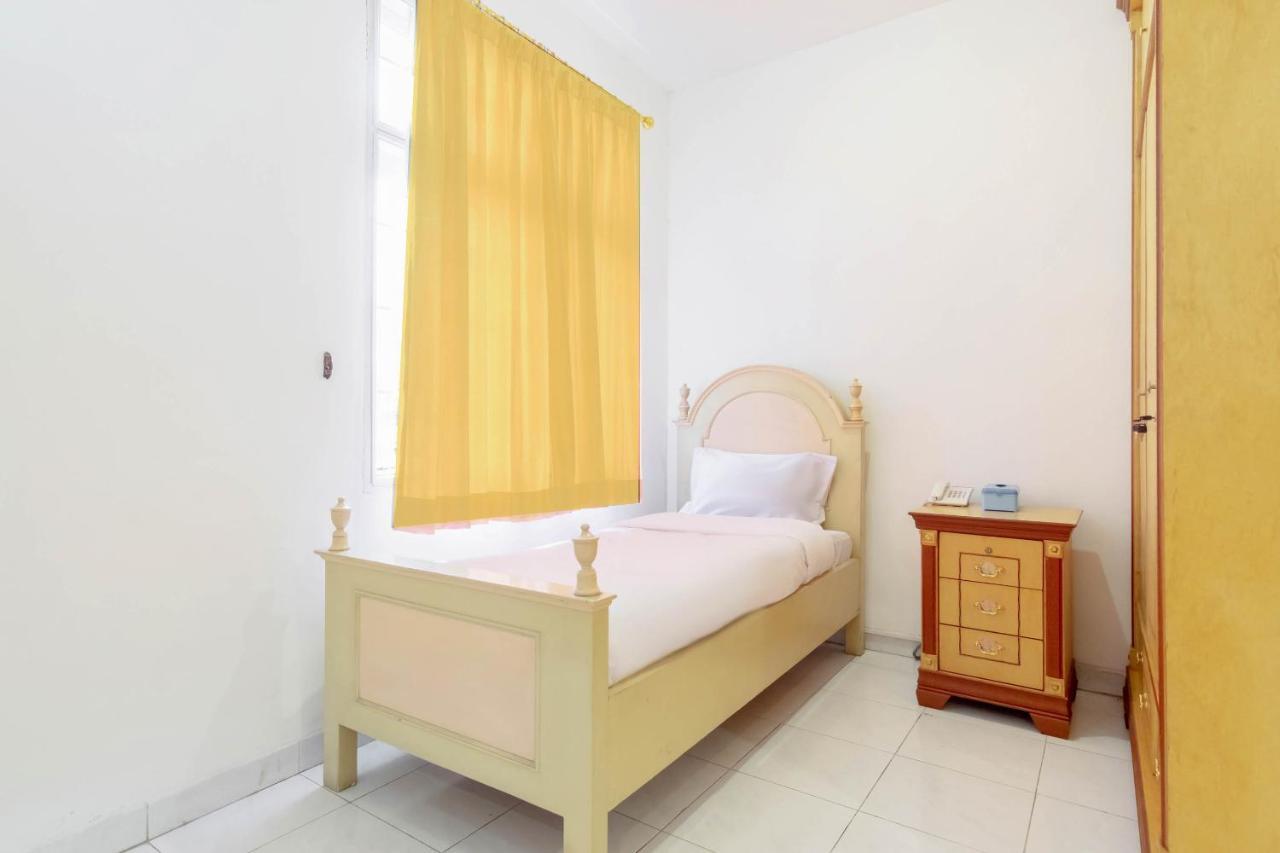 ホテル Oyo Living 2843 Raz House Syariah メダン エクステリア 写真