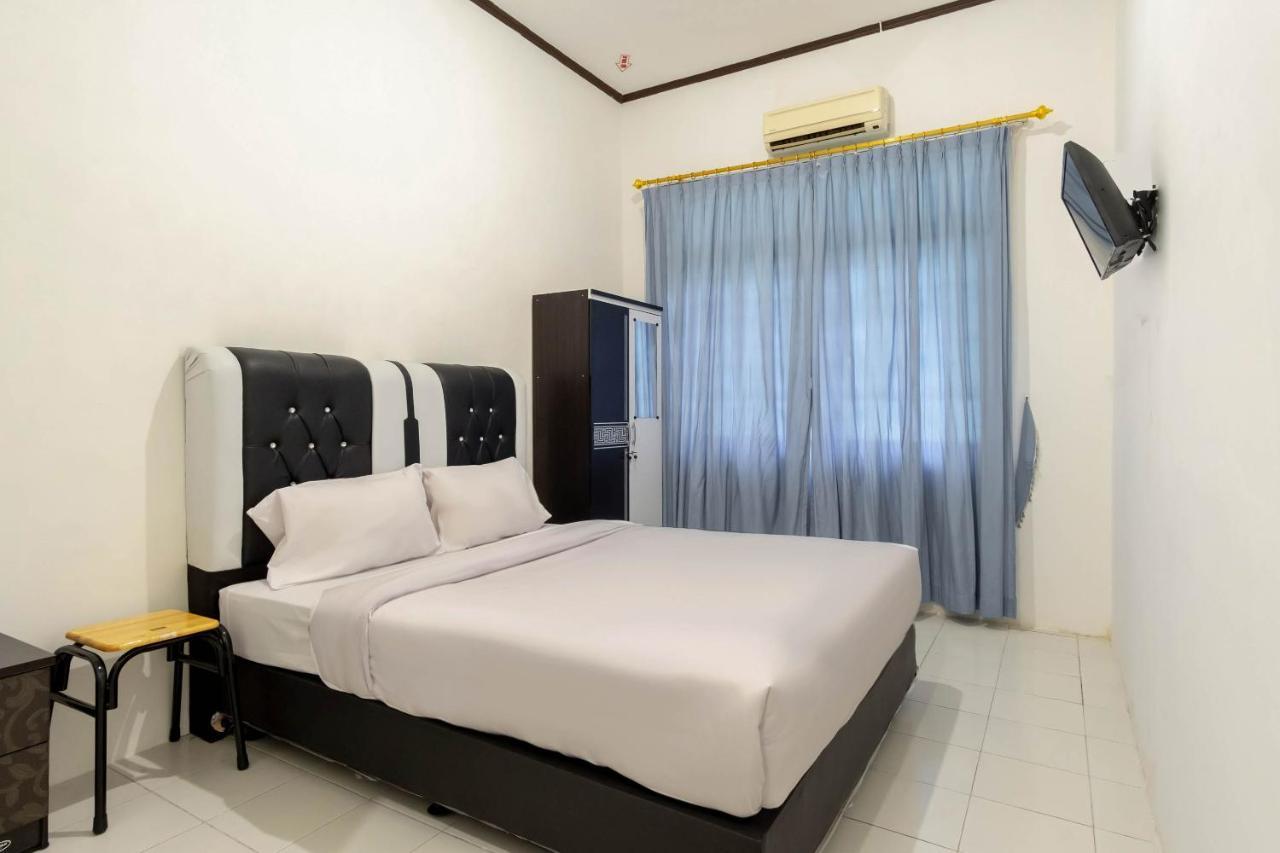 ホテル Oyo Living 2843 Raz House Syariah メダン エクステリア 写真
