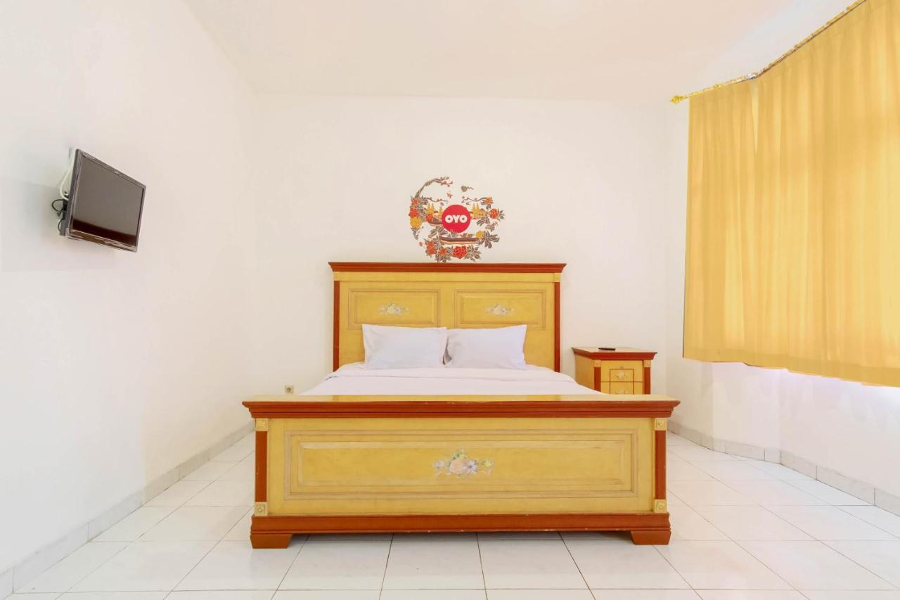 ホテル Oyo Living 2843 Raz House Syariah メダン エクステリア 写真