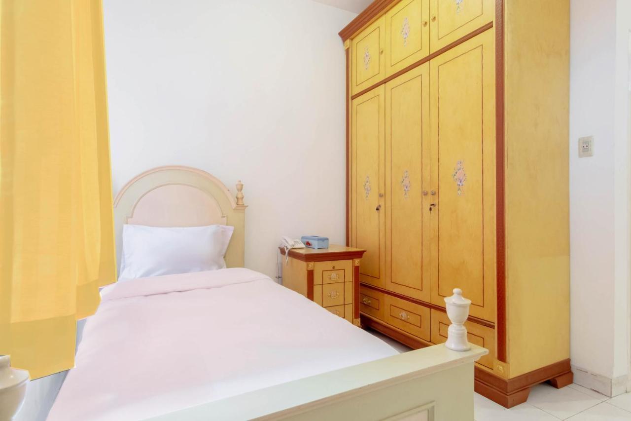 ホテル Oyo Living 2843 Raz House Syariah メダン エクステリア 写真